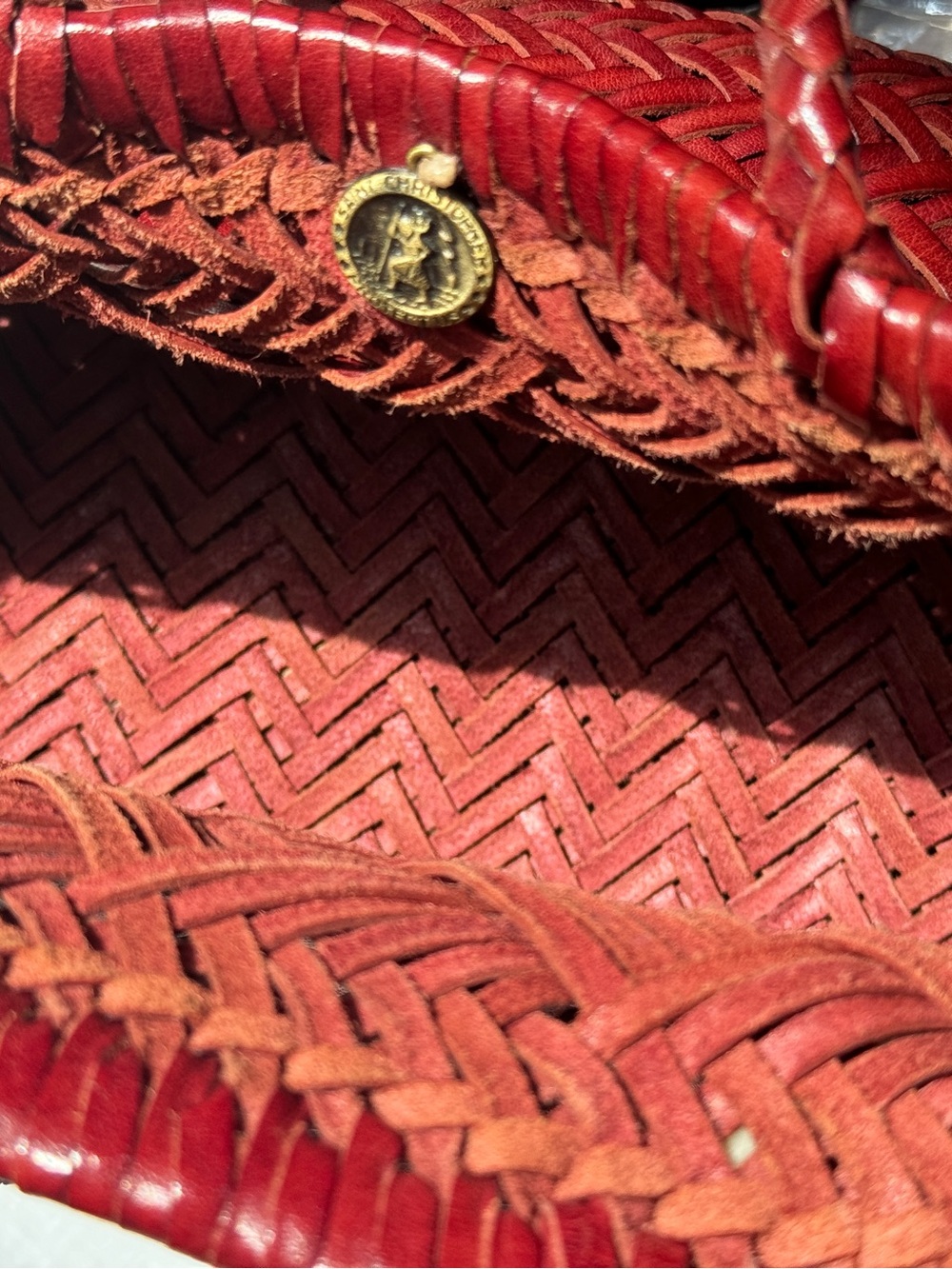 Dragon Diffusion 6 lines woven top handle tote bag in burgundy - Picture 8 of 8